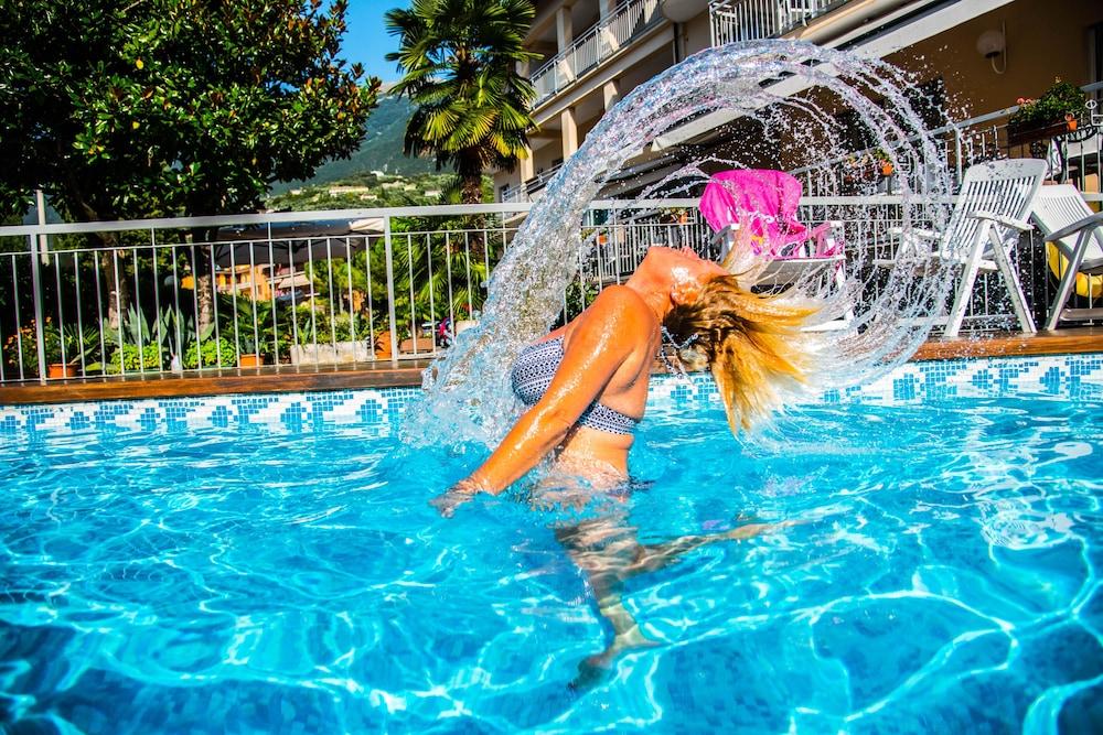 Hotel Casa Serena Μαλτσεζίνε Εξωτερικό φωτογραφία