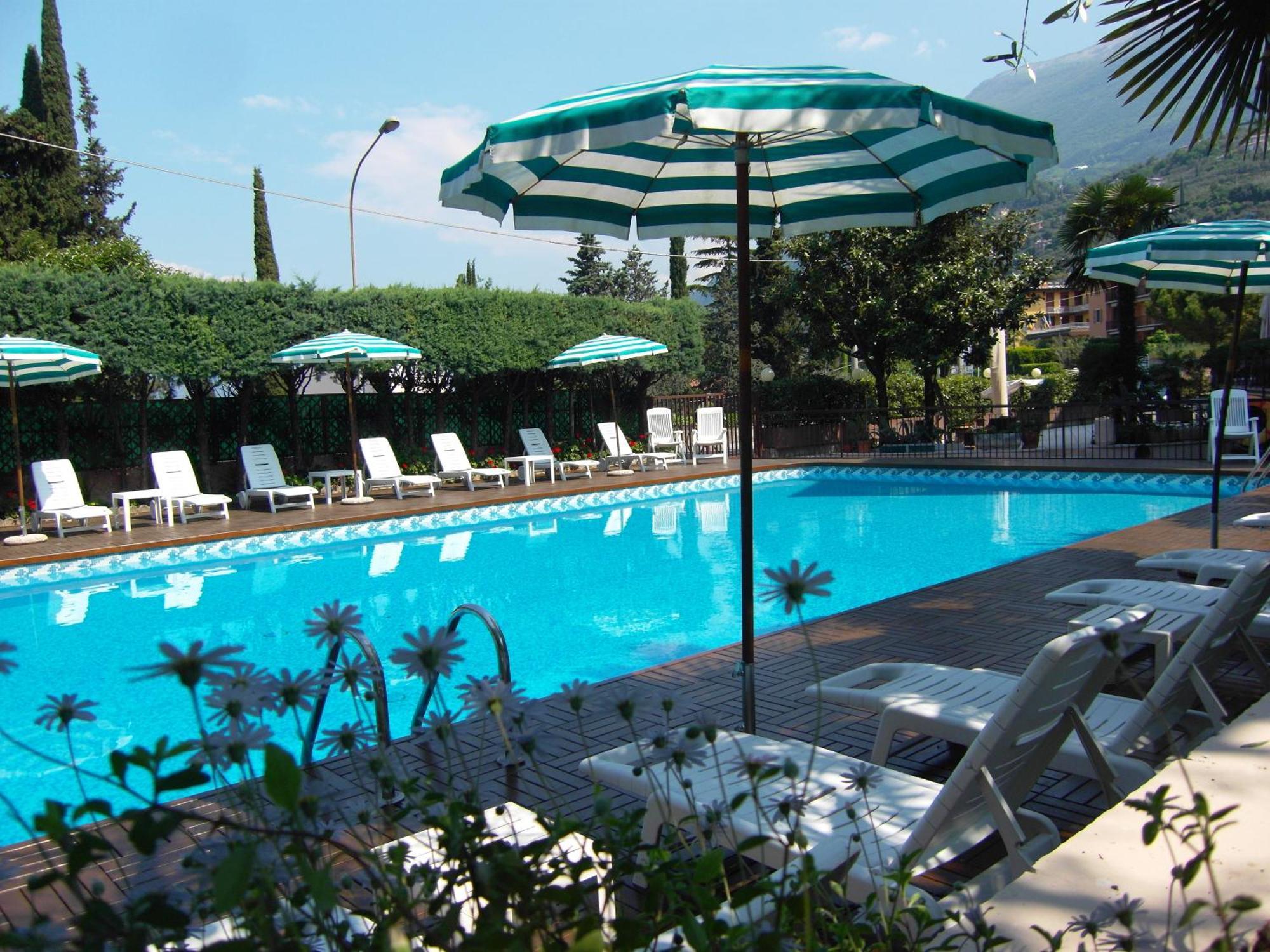 Hotel Casa Serena Μαλτσεζίνε Εξωτερικό φωτογραφία