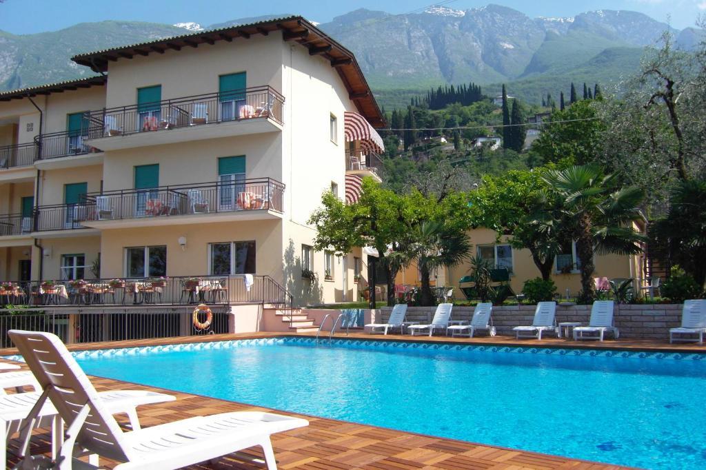 Hotel Casa Serena Μαλτσεζίνε Εξωτερικό φωτογραφία