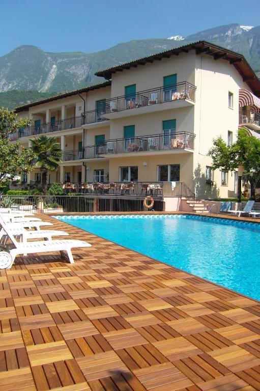Hotel Casa Serena Μαλτσεζίνε Εξωτερικό φωτογραφία